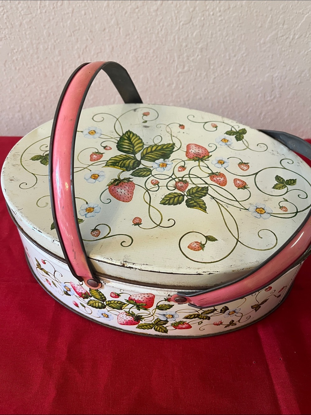 Valleybrook Farms Oval Strawberry Tin